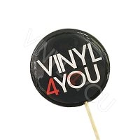 Фирменный леденец Vinyl4you на палочке